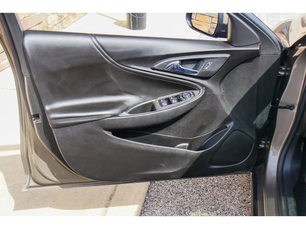 Used 2020 Chevrolet Malibu LT w/ Leather Package image 9