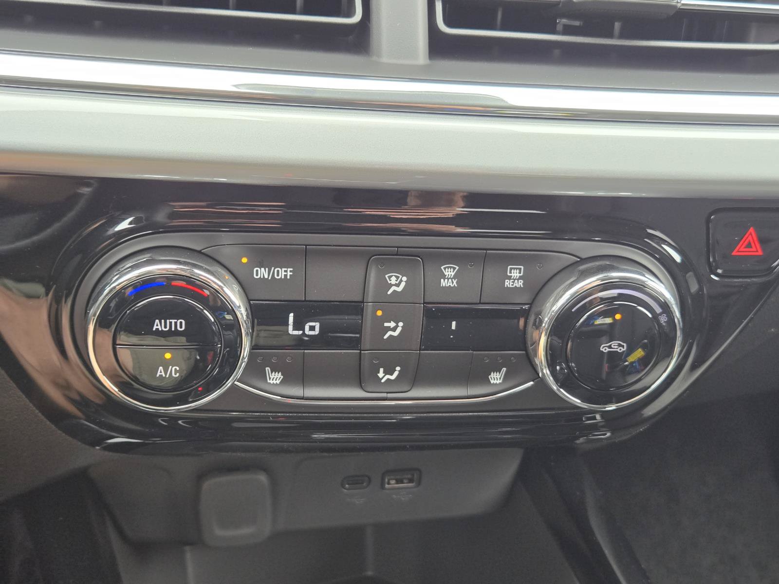 New 2026 Chevrolet Trax LT w/ LT Convenience Package FWD image 27