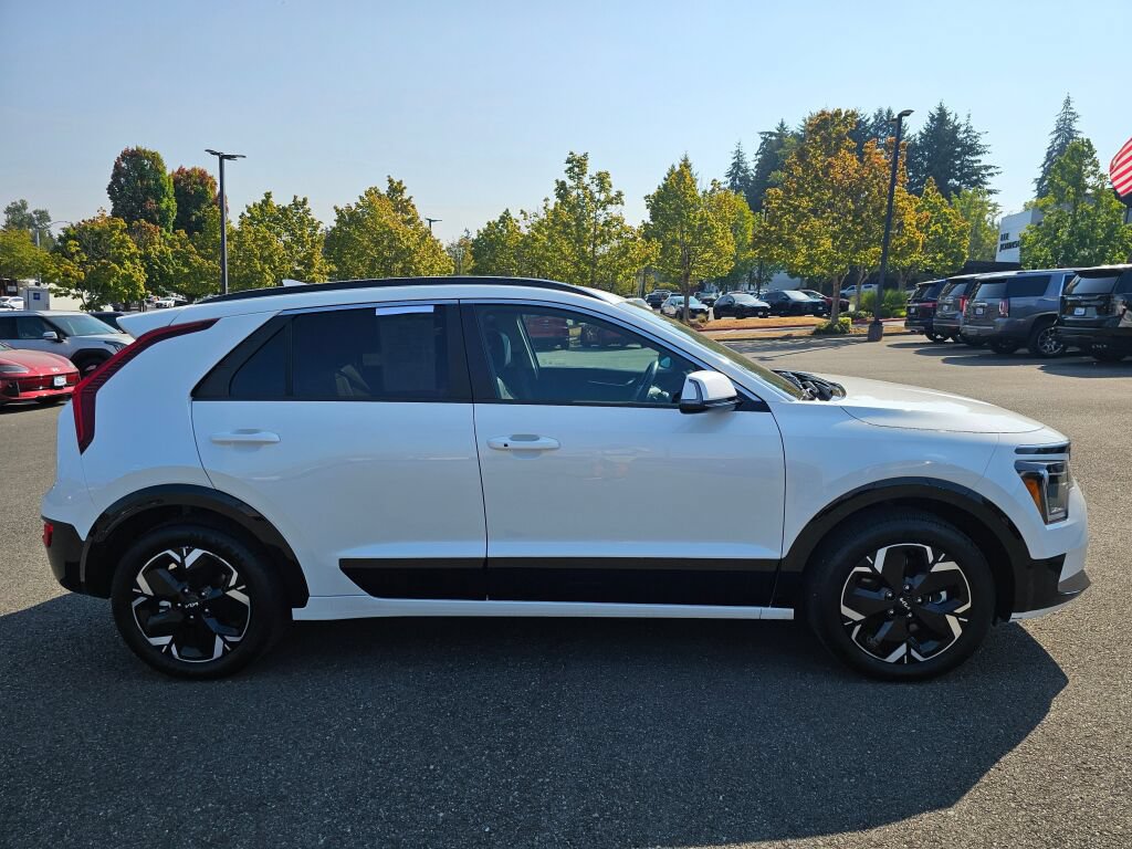 Certified 2024 Kia Niro Wind w/ Wind Preserve Package FWD image 4