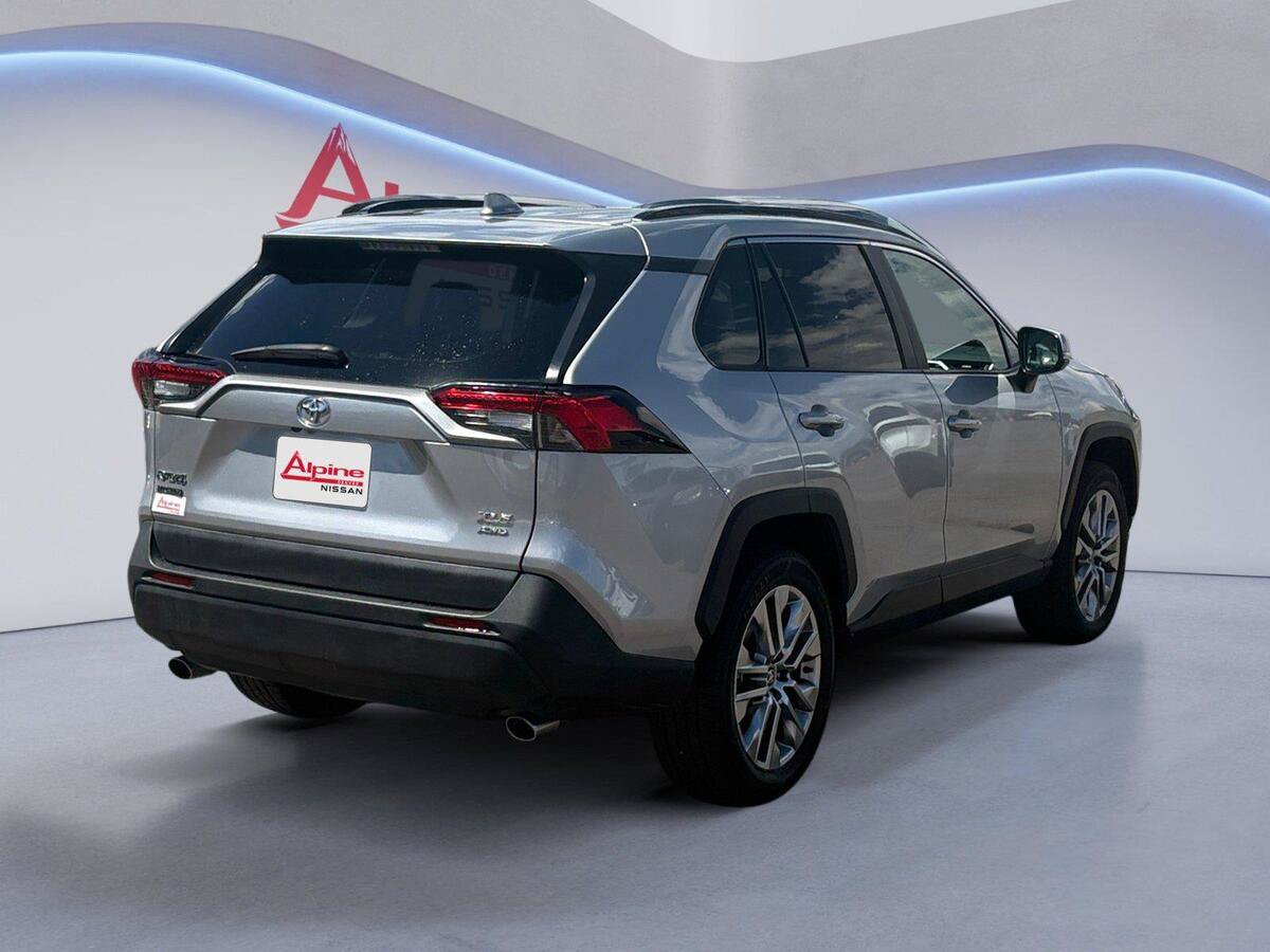 Used 2022 Toyota RAV4 XLE Premium AWD/4WD image 5