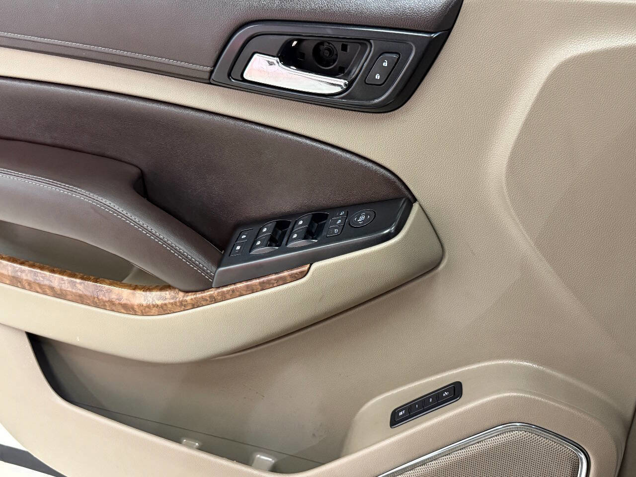 Used 2015 Chevrolet Suburban LTZ image 63