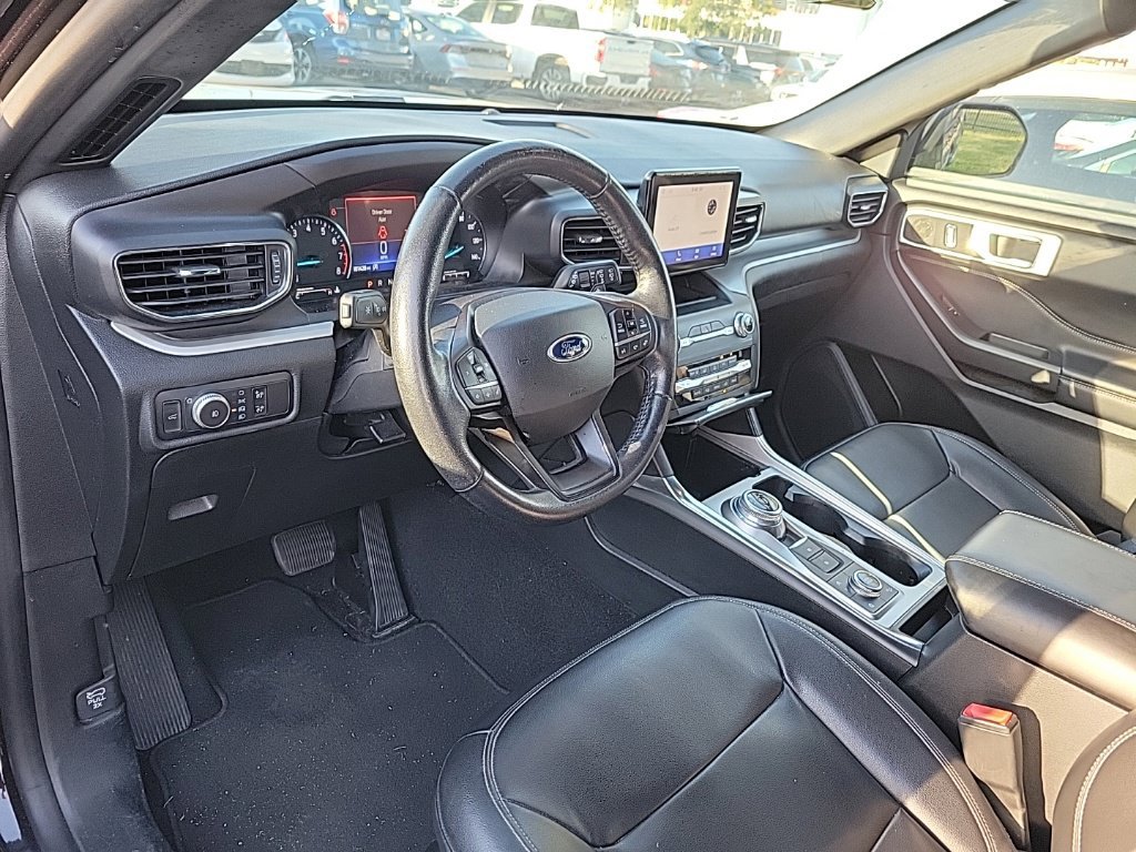 Used 2020 Ford Explorer XLT w/ Equipment Group 202A AWD/4WD image 7