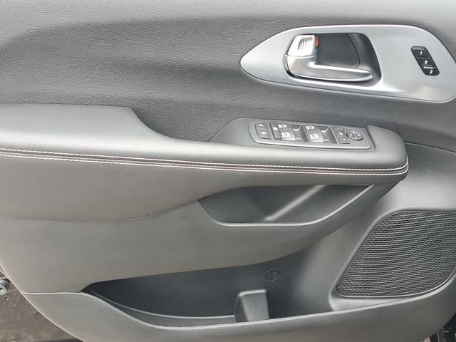 New 2026 Chrysler Pacifica Limited w/ S Appearance Package AWD/4WD image 16