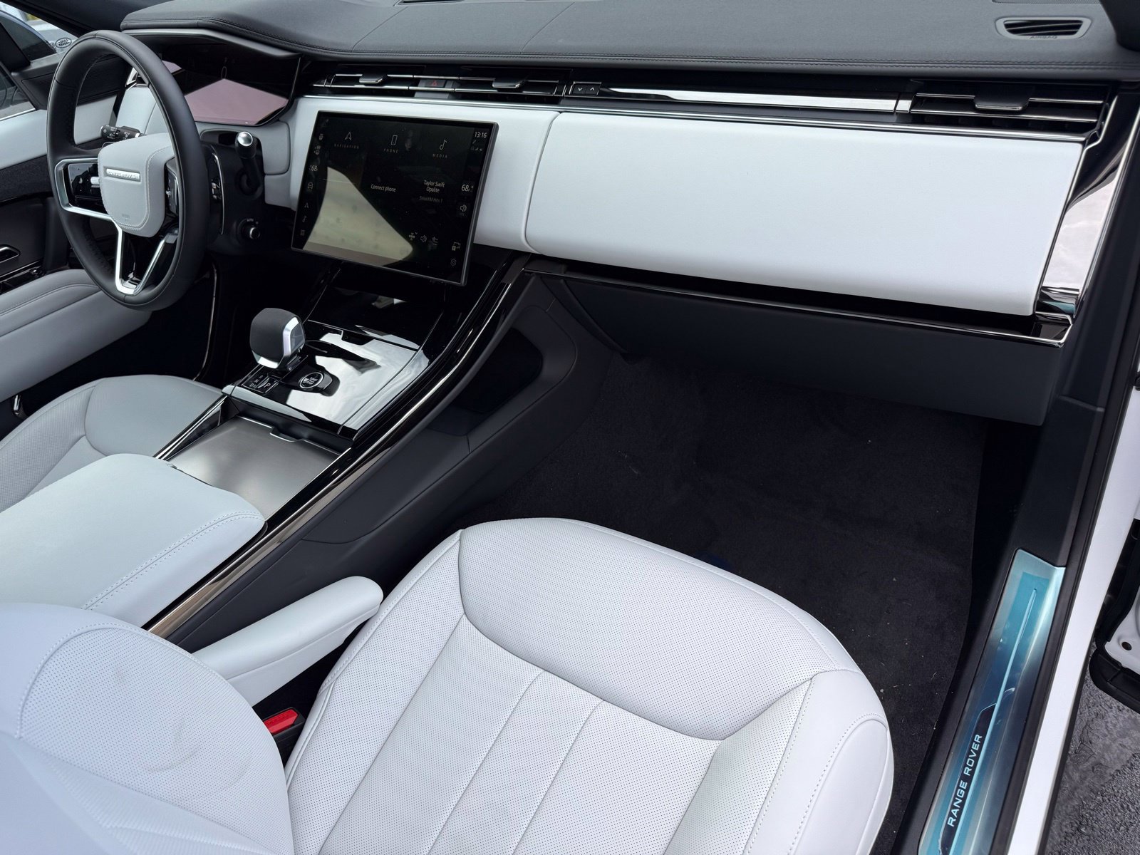 New 2026 Land Rover Range Rover Sport SE AWD/4WD image 19