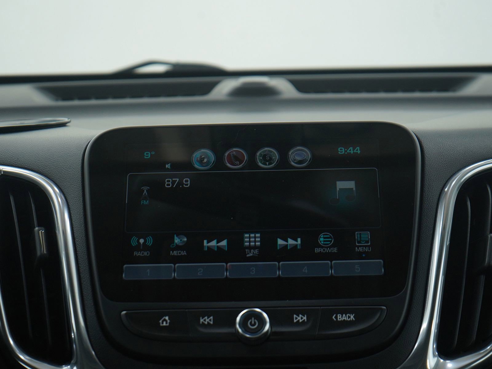 Used 2018 Chevrolet Equinox LT w/ Sun & Infotainment Package image 17