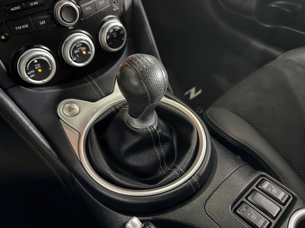 Used 2011 Nissan 370Z Touring w/ Sport Pkg RWD image 32