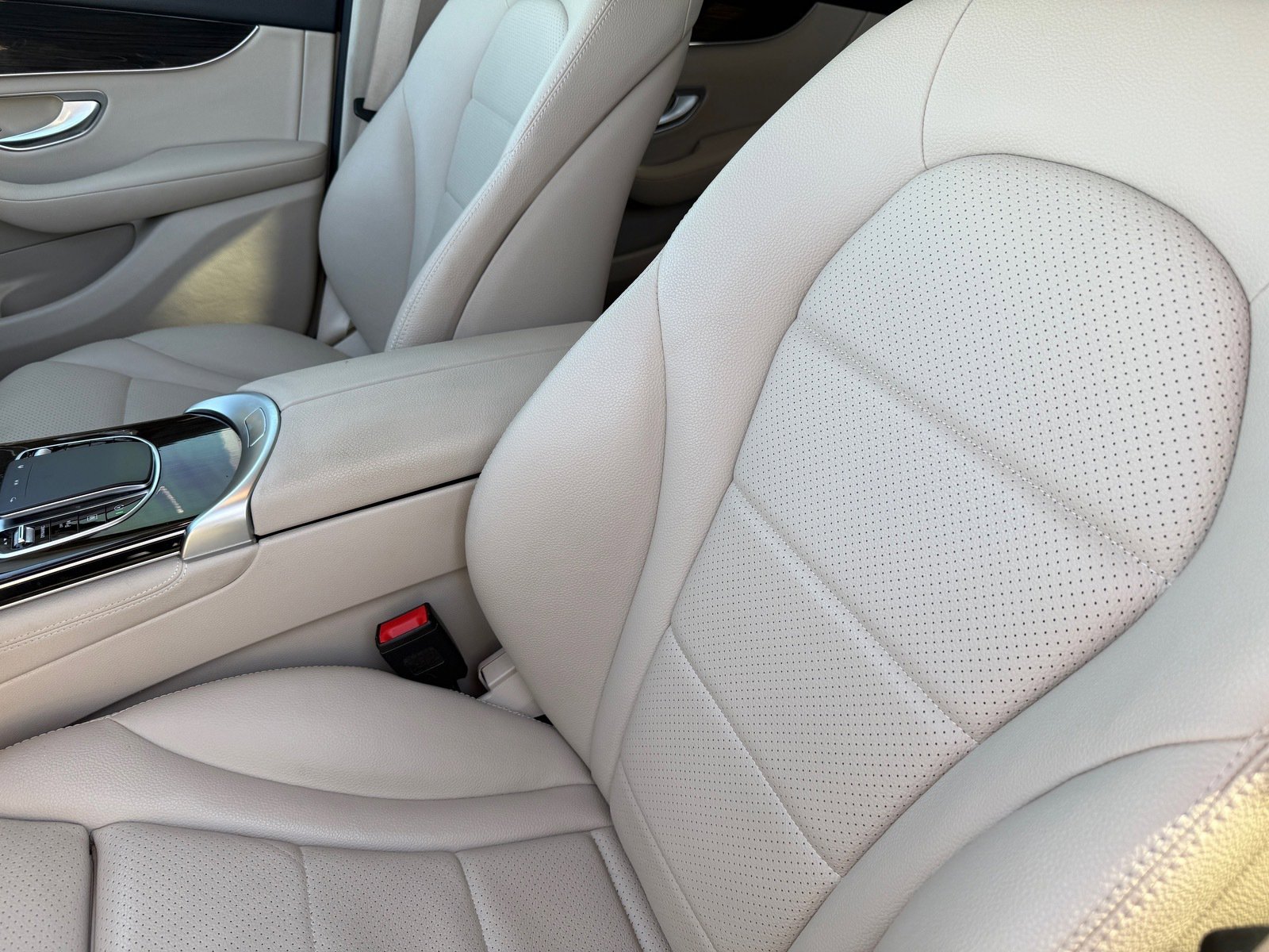 Used 2021 Mercedes-Benz GLC 300 image 24