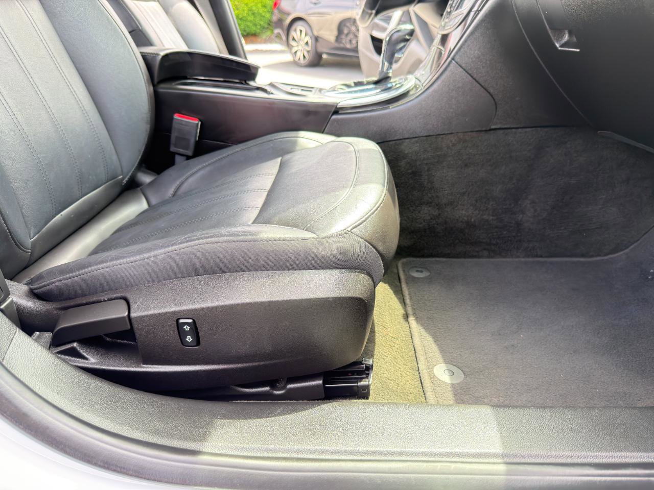 Used 2017 Buick Regal Sport Touring FWD image 31