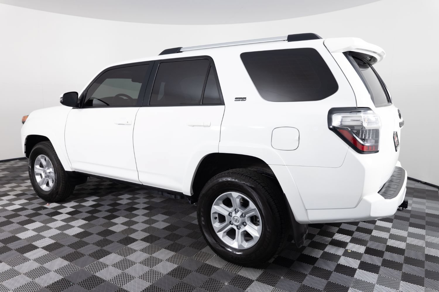 Used 2023 Toyota 4Runner SR5 Premium w/ Moonroof Package AWD/4WD image 4