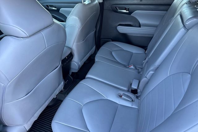 Used 2022 Toyota Highlander XLE AWD/4WD image 15