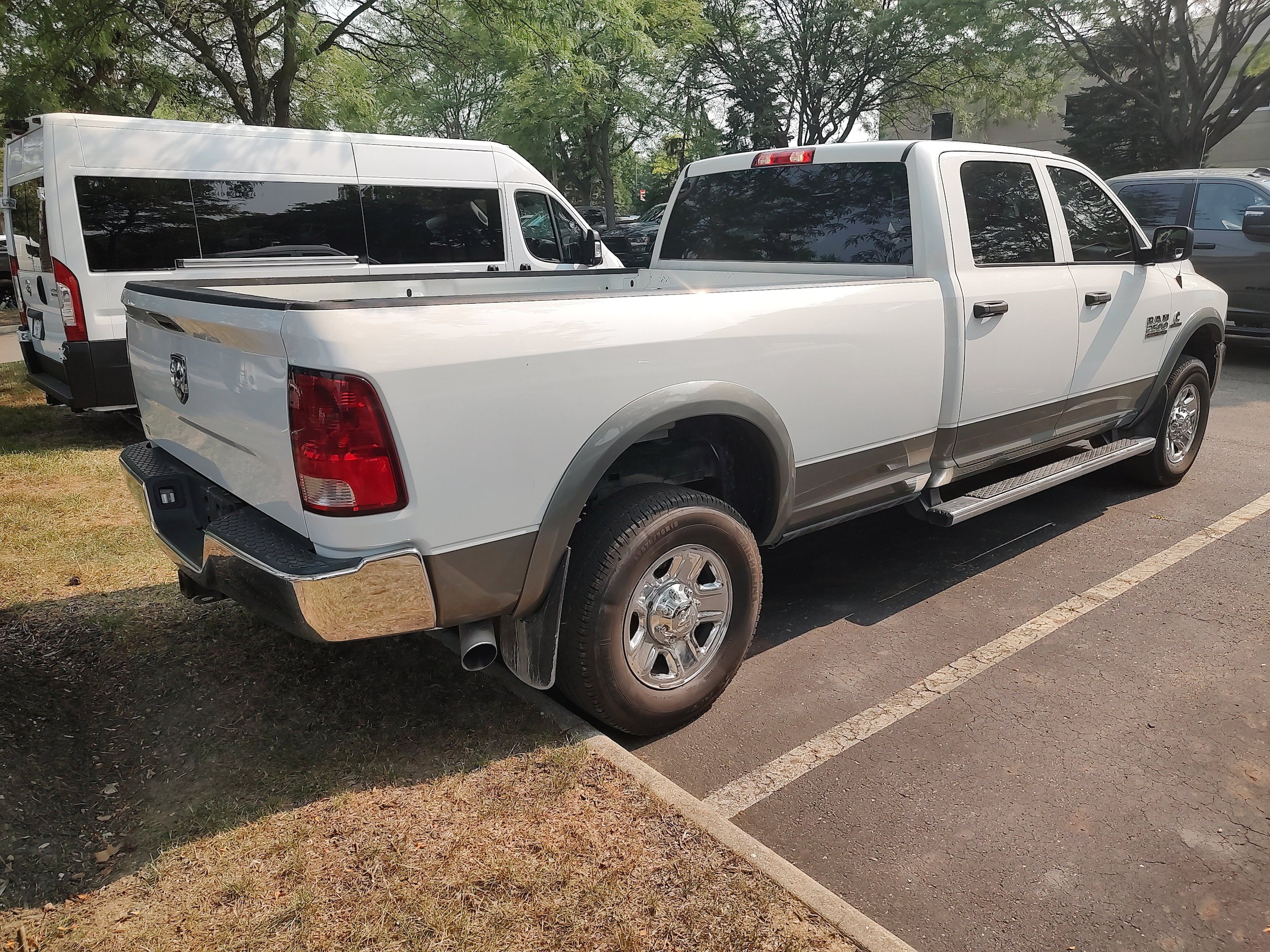 Used 2018 RAM 2500 Tradesman w/ Chrome Appearance Group AWD/4WD image 8