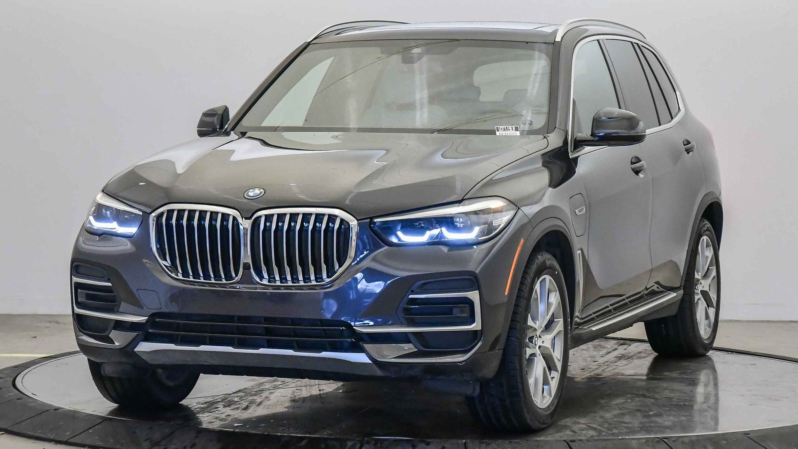 Certified 2023 BMW X5 xDrive45e image 1