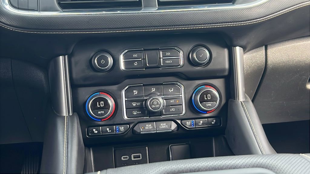 Used 2023 Chevrolet Suburban Premier image 27