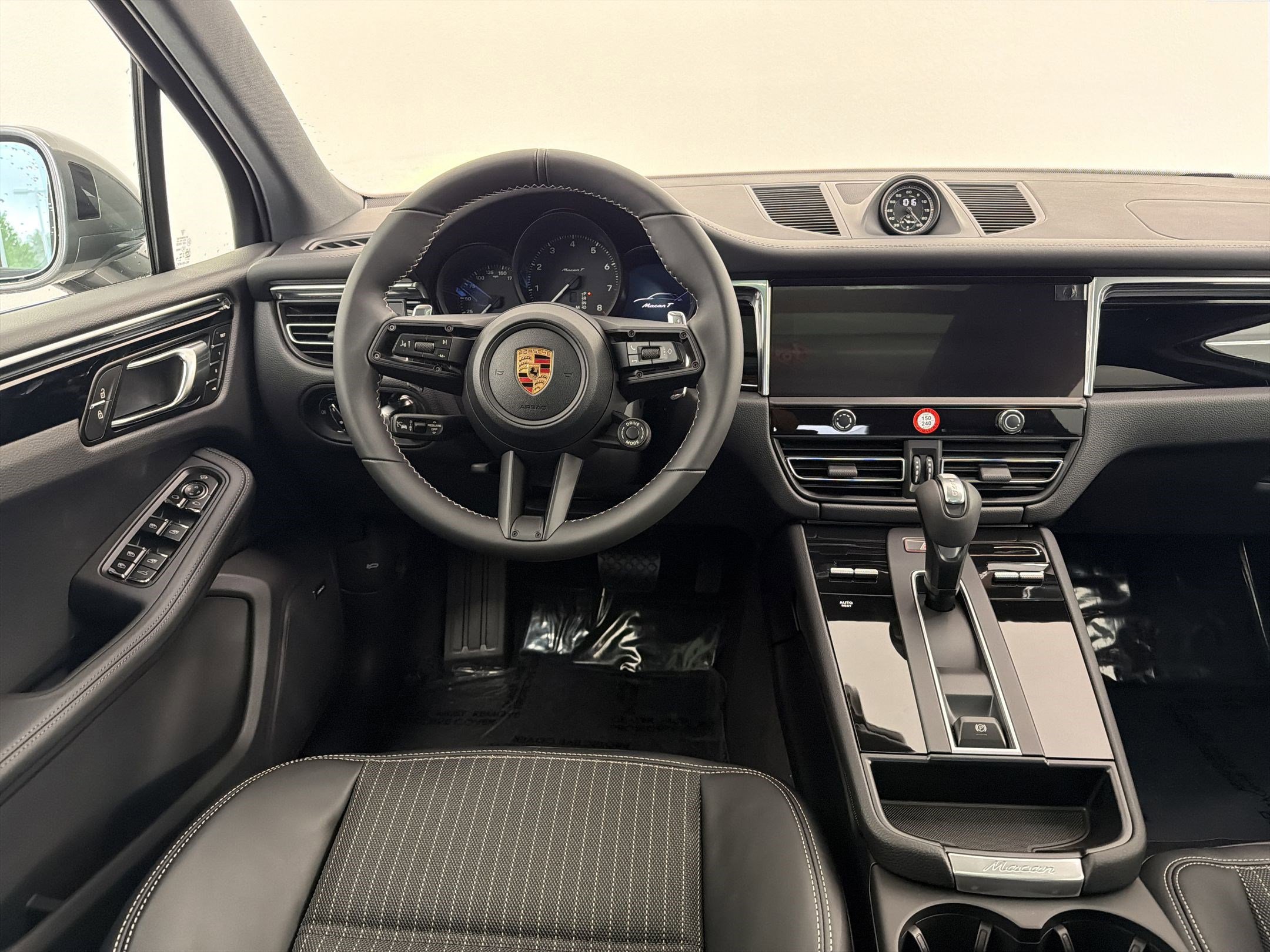 New 2026 Porsche Macan Turbo image 25