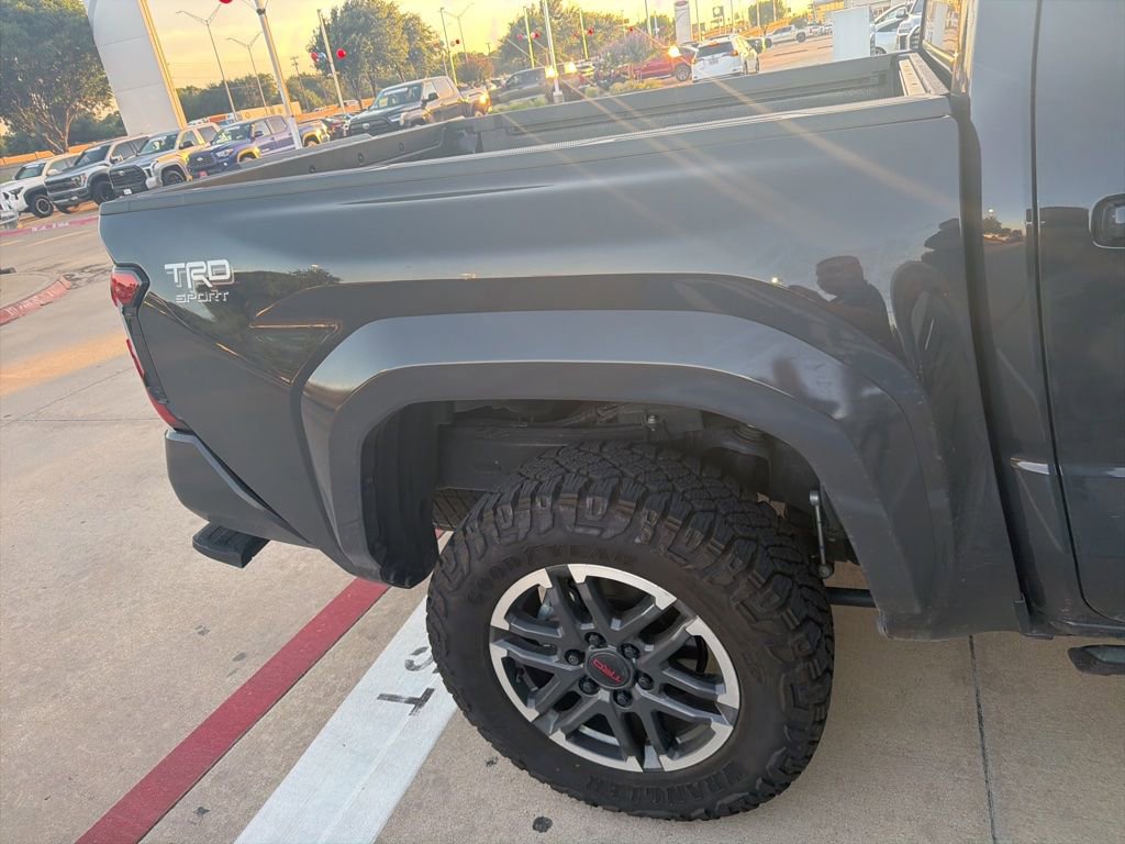 Used 2025 Toyota Tacoma TRD Sport AWD/4WD image 5