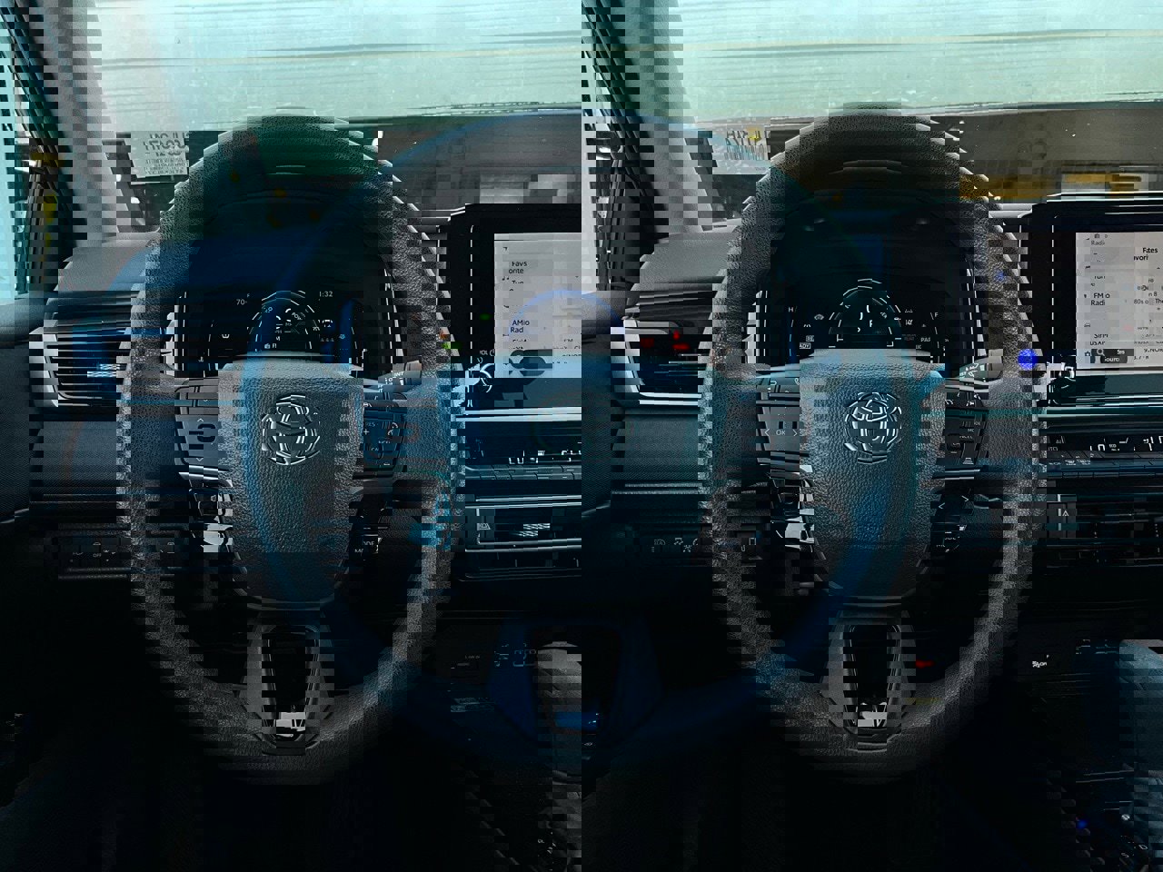 Used 2025 Toyota Camry LE image 31