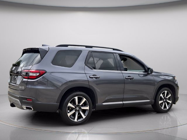 Used 2025 Honda Pilot Touring image 6