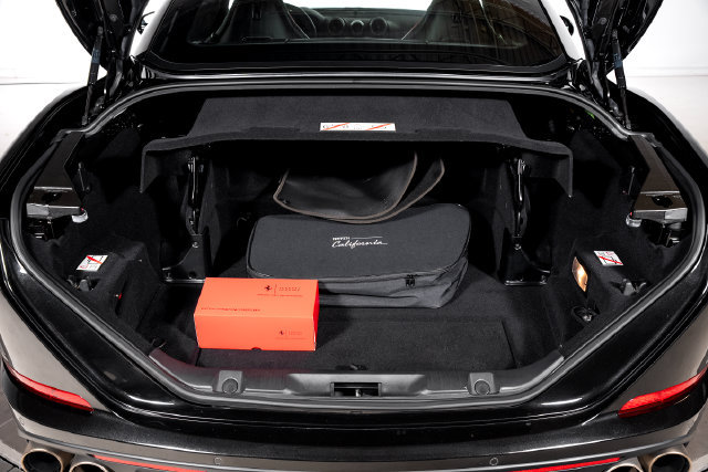 Used 2015 Ferrari California T RWD image 9
