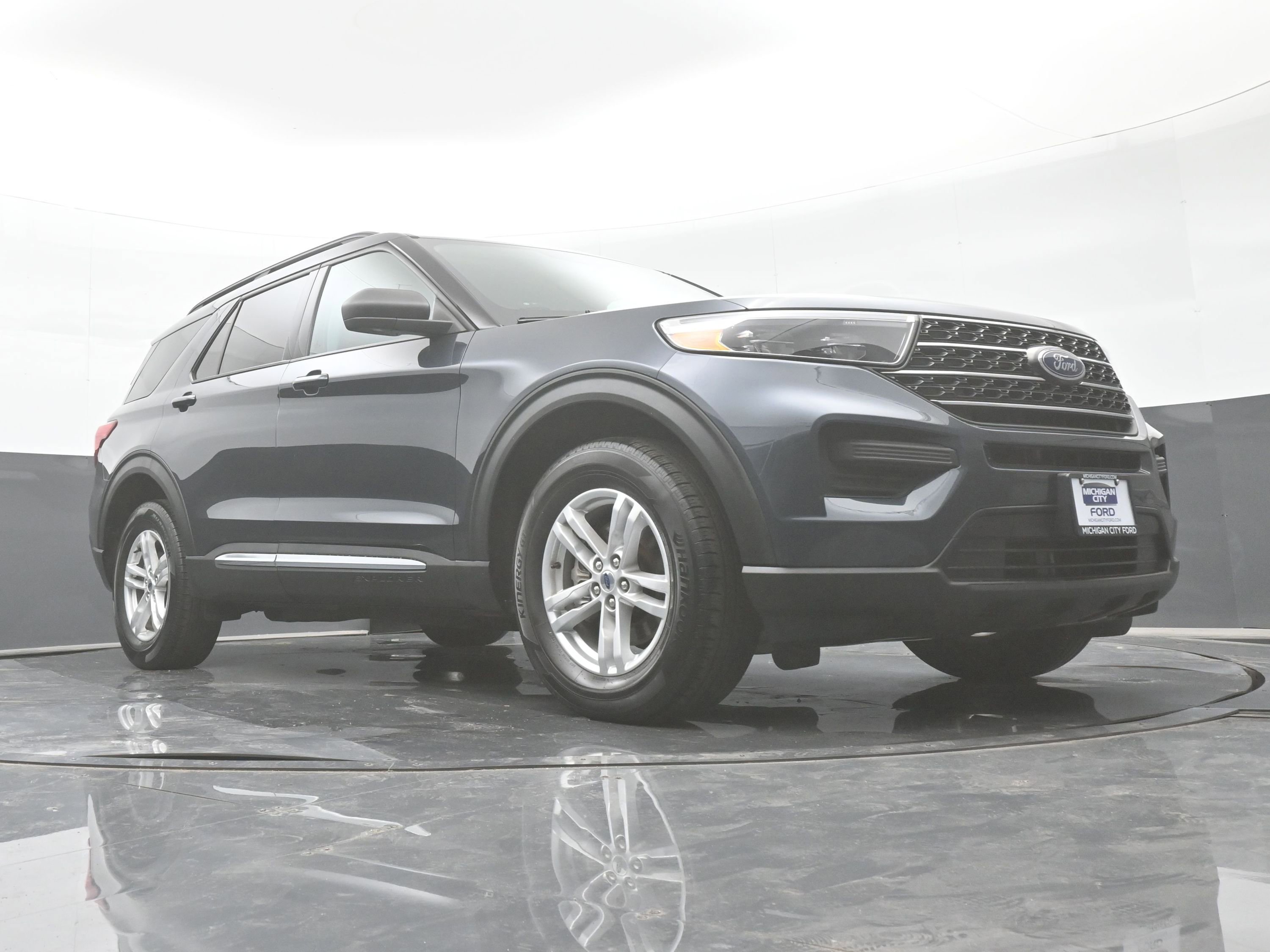 Used 2022 Ford Explorer XLT image 39