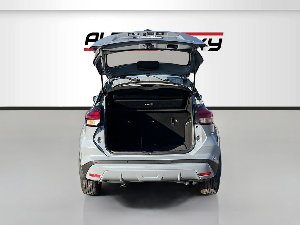 Used 2024 Nissan Kicks SR w/ SR Premium Package image 26