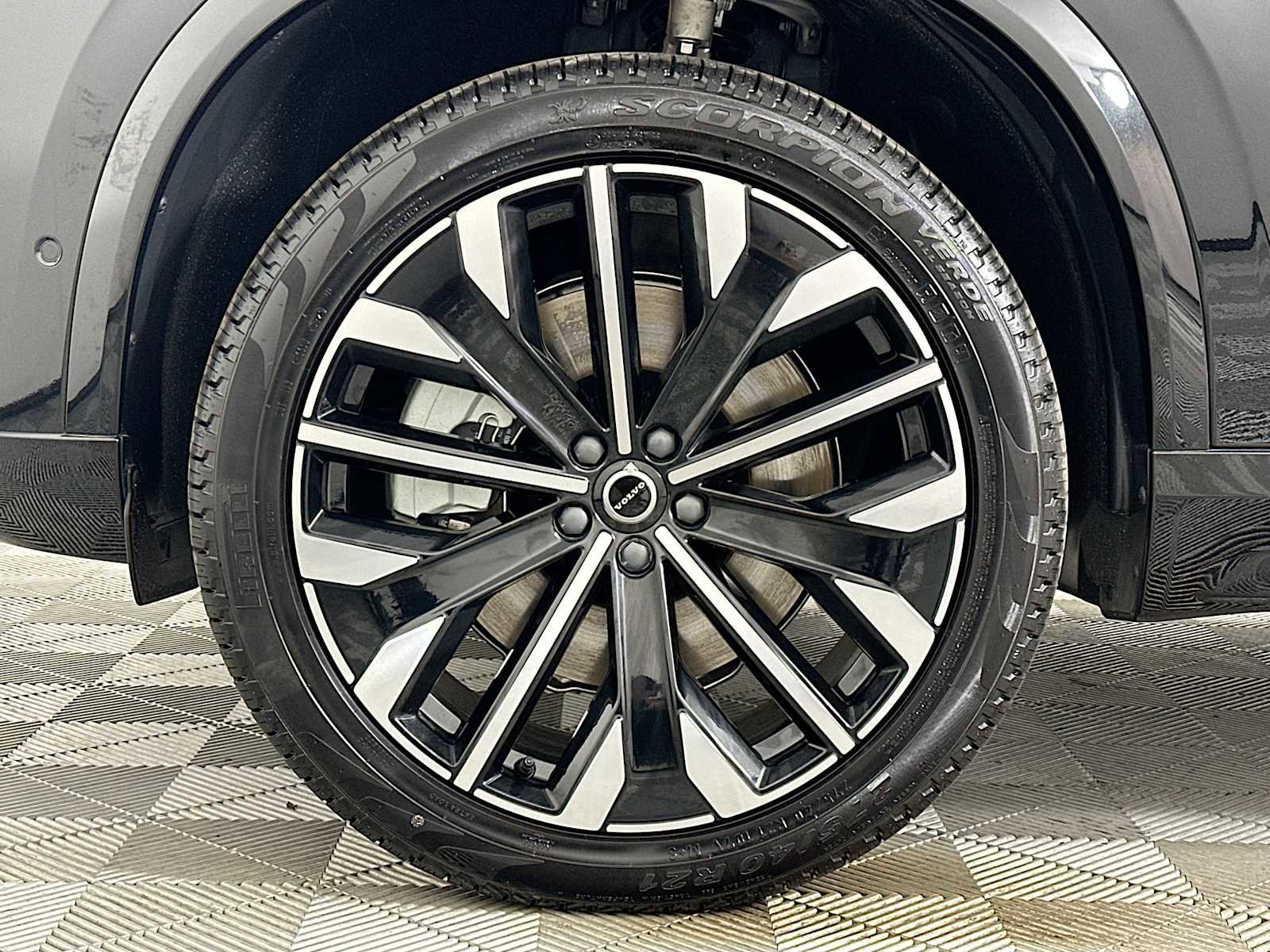 New 2025 Volvo XC90 T8 Plus w/ Protection Package Premier image 31