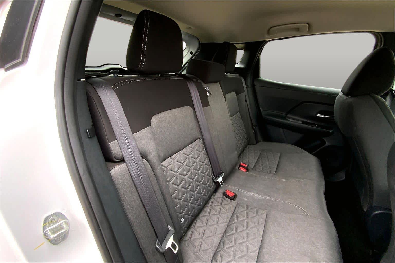 Used 2025 Nissan Kicks SV AWD/4WD image 37