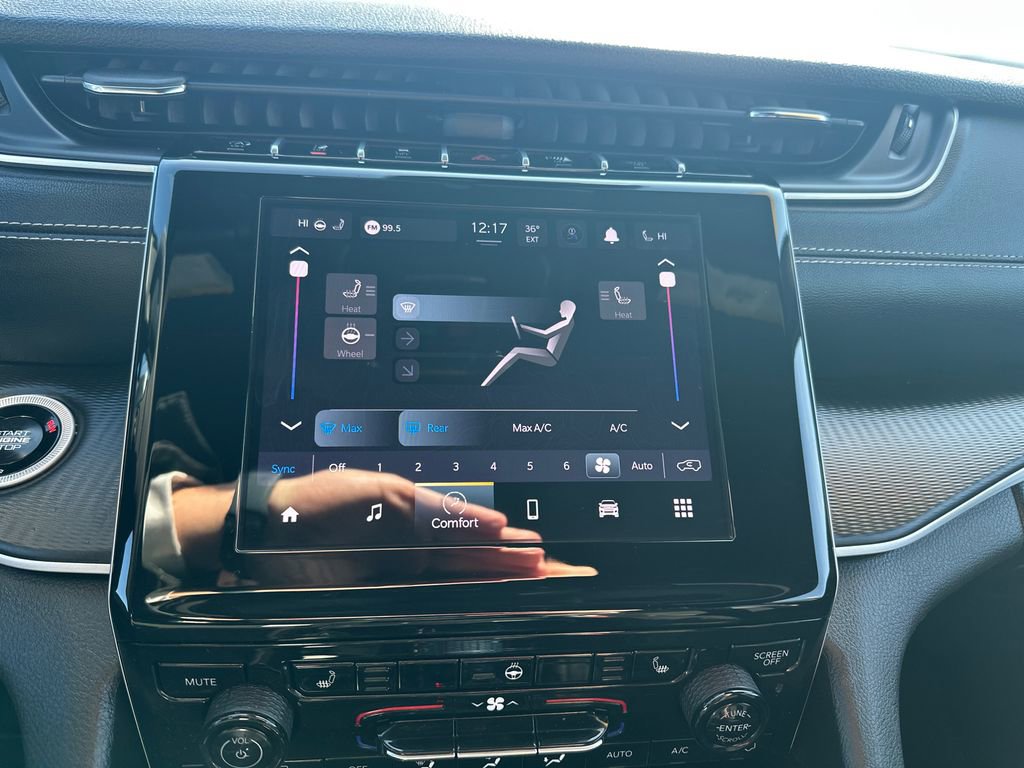 Used 2024 Jeep Grand Cherokee Altitude image 14