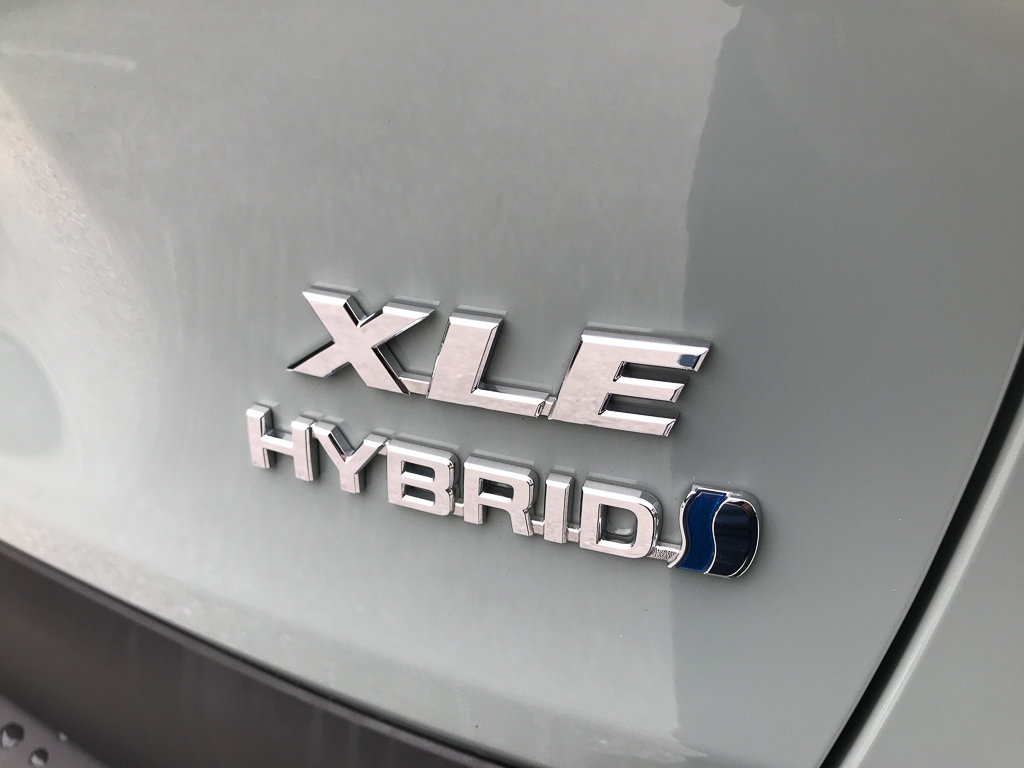 Certified 2021 Toyota RAV4 XLE Premium AWD/4WD image 10
