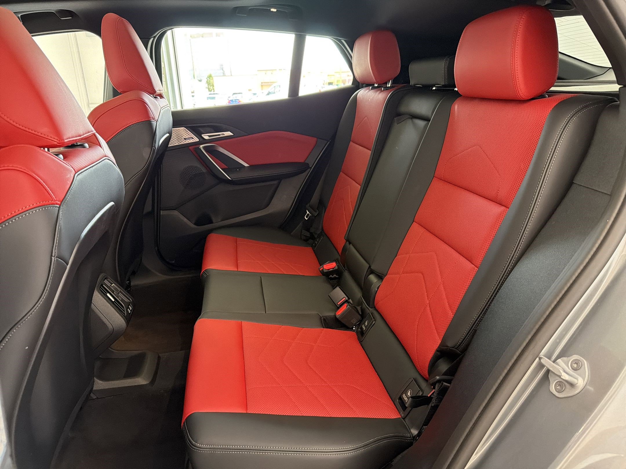 Used 2025 BMW X2 xDrive28i w/ Premium Package image 15