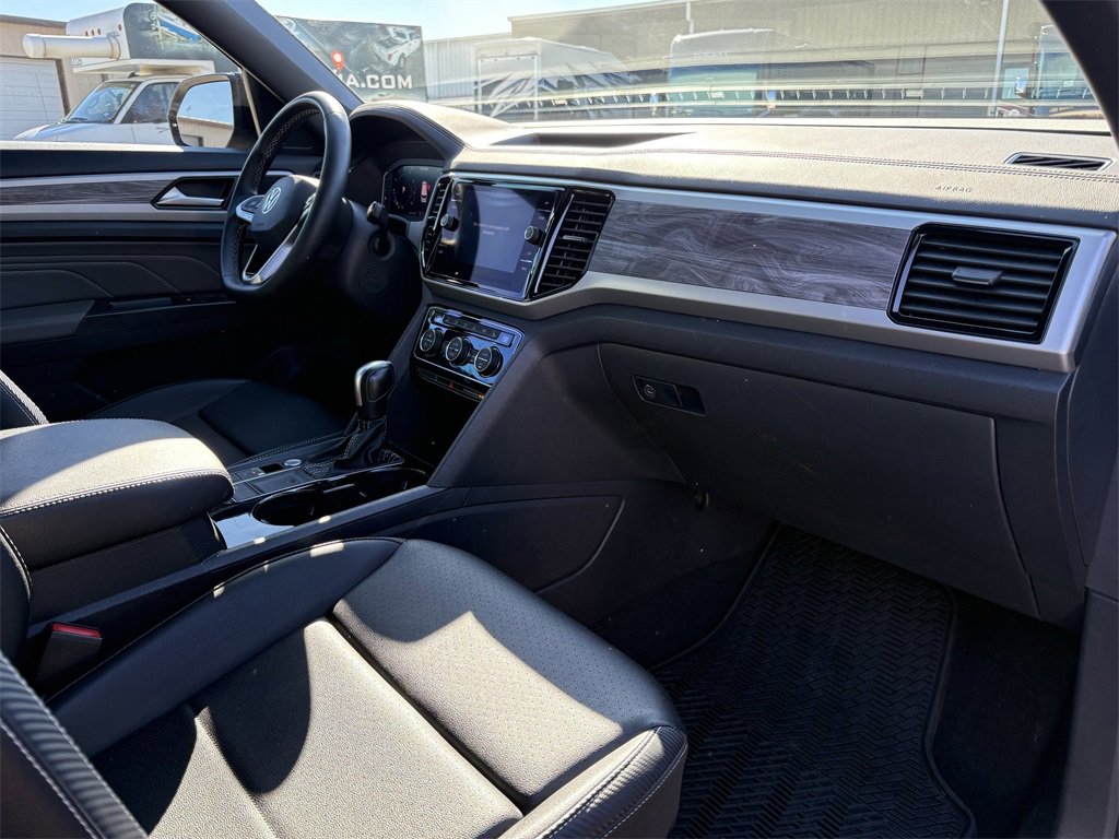 Used 2023 Volkswagen Atlas Cross Sport SE image 28