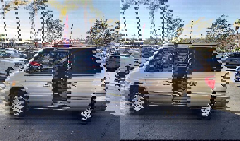 Used 2003 Chrysler Town & Country FWD image 21