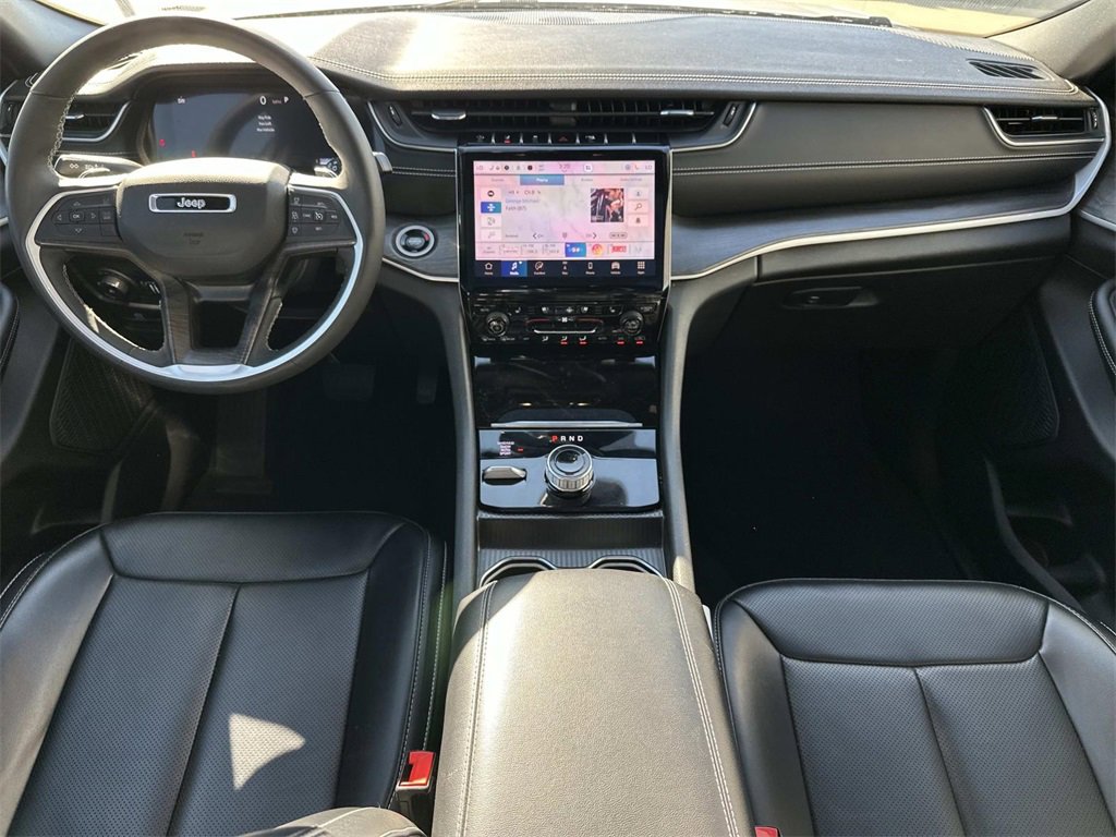 Used 2024 Jeep Grand Cherokee L Limited w/ Luxury Tech Group II image 3