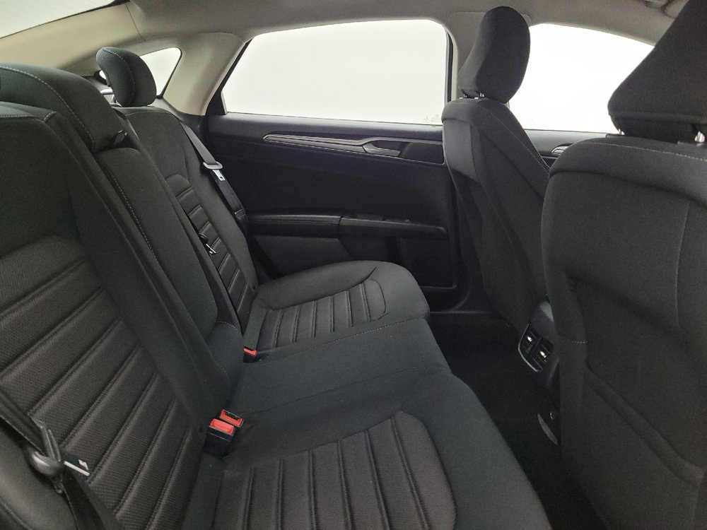Used 2020 Ford Fusion SE image 19