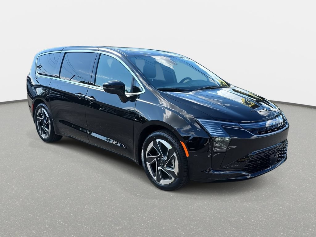 New 2027 Chrysler Pacifica Limited FWD image 3
