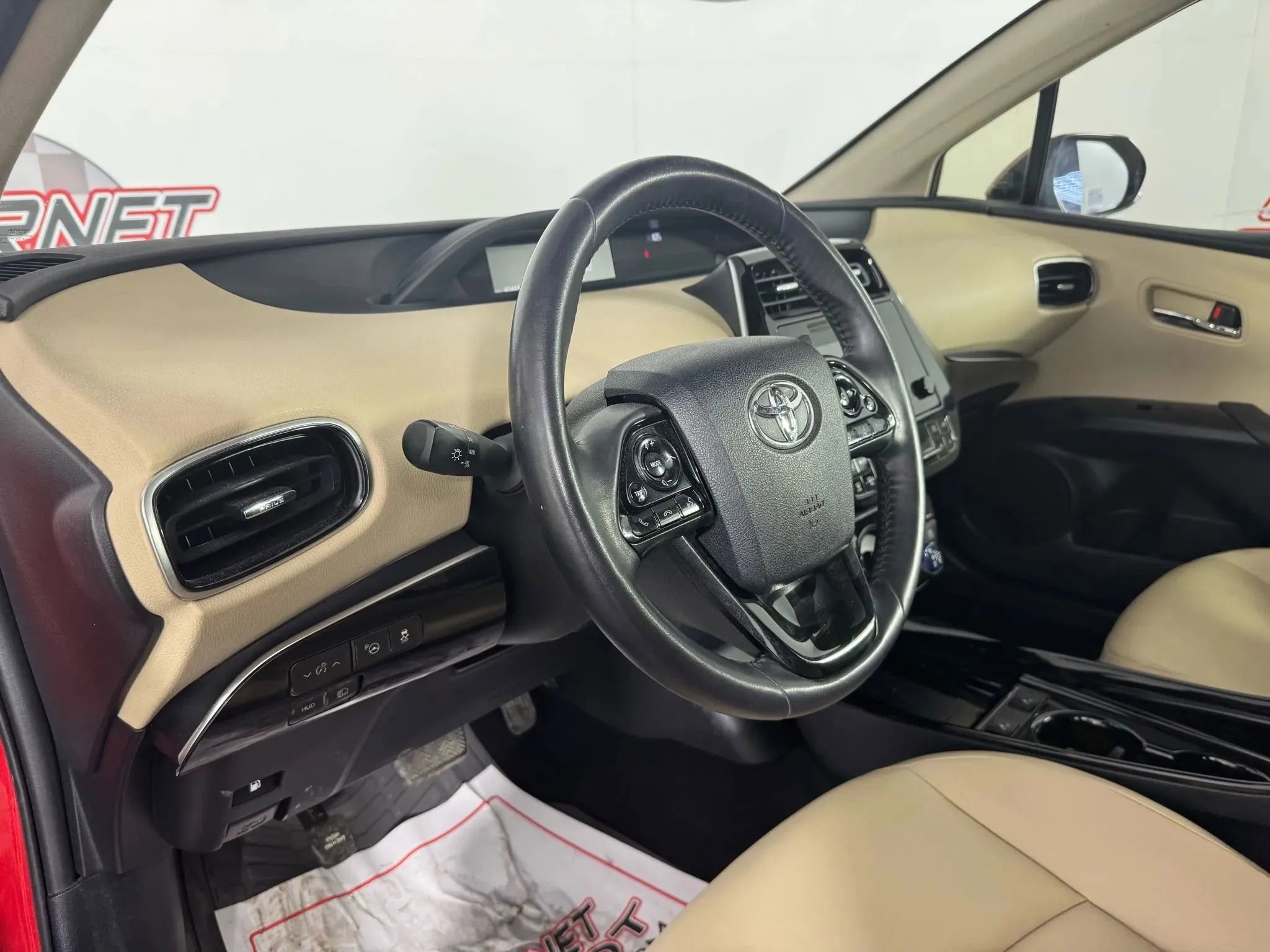 Used 2019 Toyota Prius XLE FWD image 10