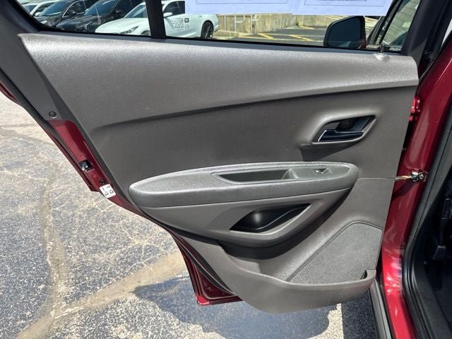 Used 2017 Chevrolet Trax LT w/ LT Convenience Package FWD image 17
