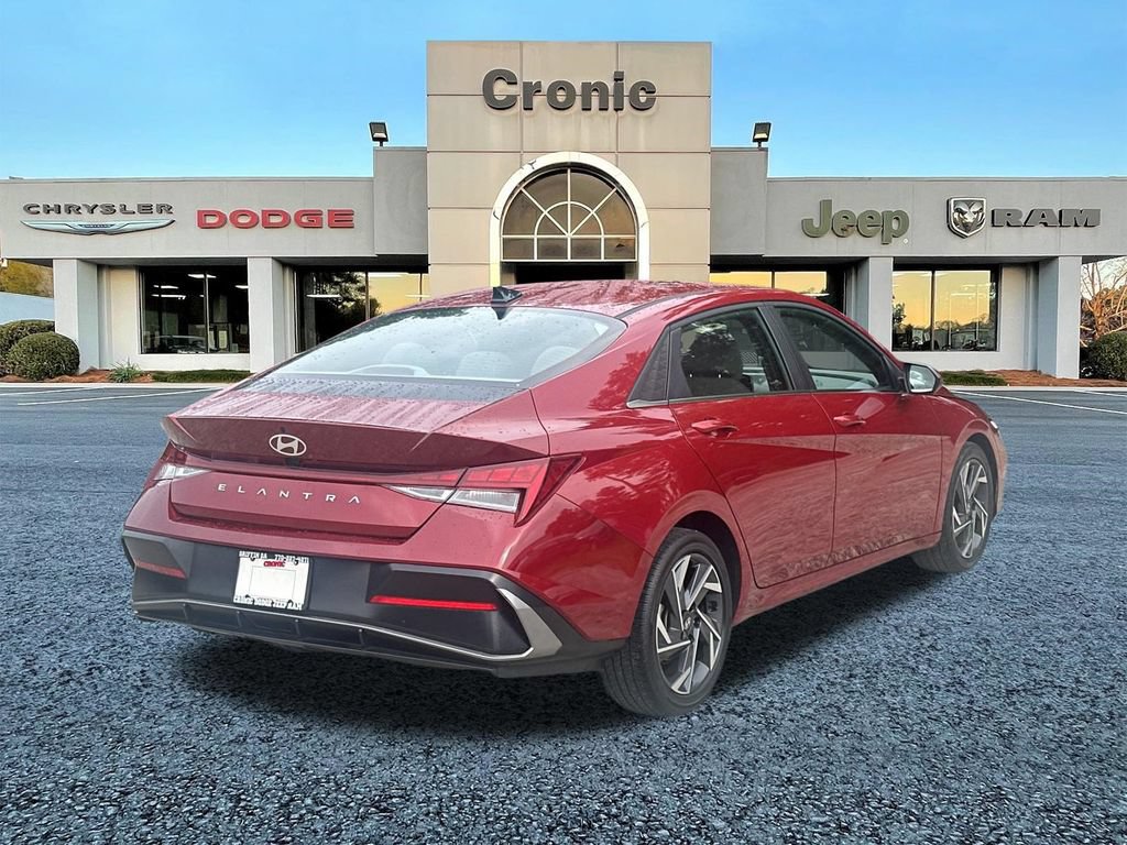 Used 2025 Hyundai Elantra SEL FWD image 3