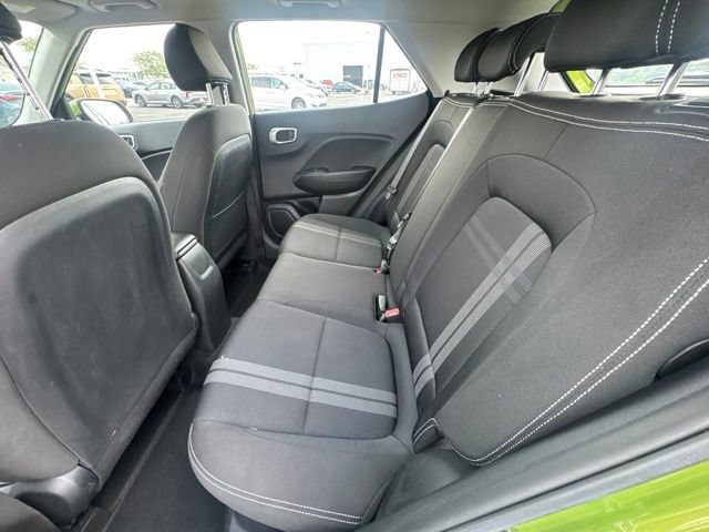 Used 2022 Hyundai Venue SEL FWD image 11