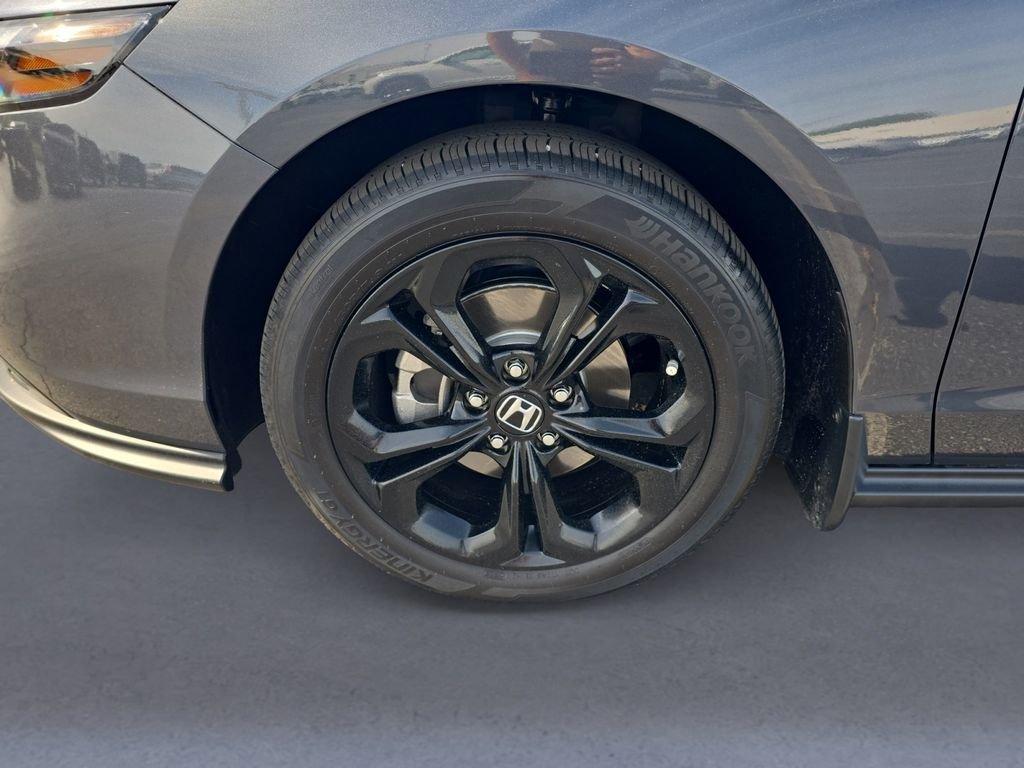 Certified 2025 Honda Accord SE image 9