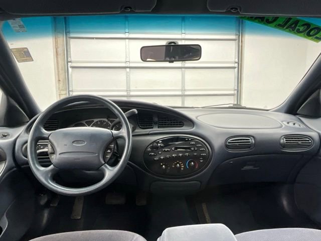 Used 1999 Ford Taurus SE image 4