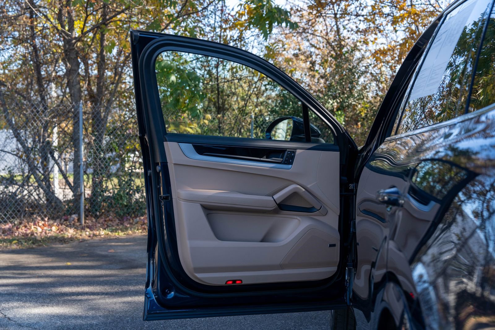 Used 2025 Porsche Cayenne image 20