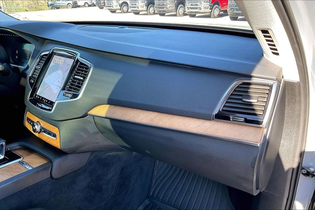 Used 2024 Volvo XC90 B6 Plus w/ Protection Package Premier image 16