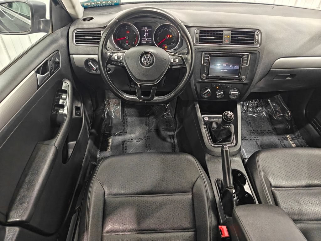 Used 2017 Volkswagen Jetta SE FWD image 4