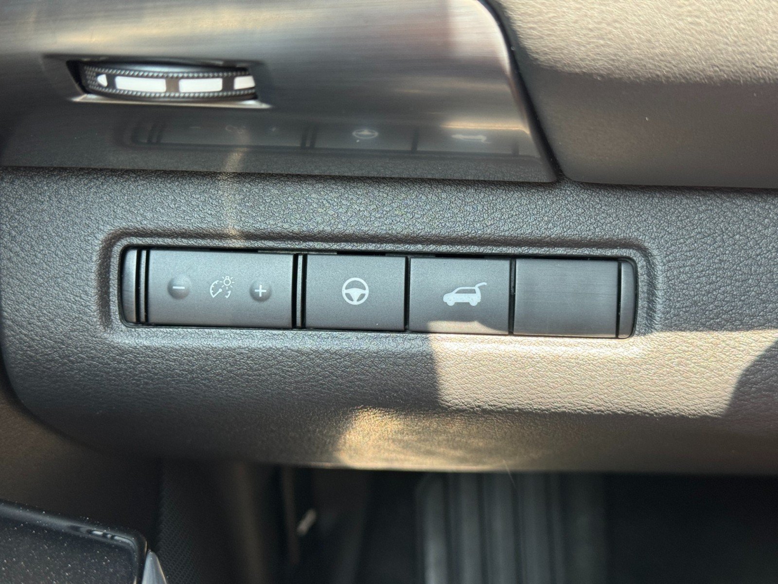 Used 2022 Nissan Pathfinder SL w/ SL Premium Package FWD image 17