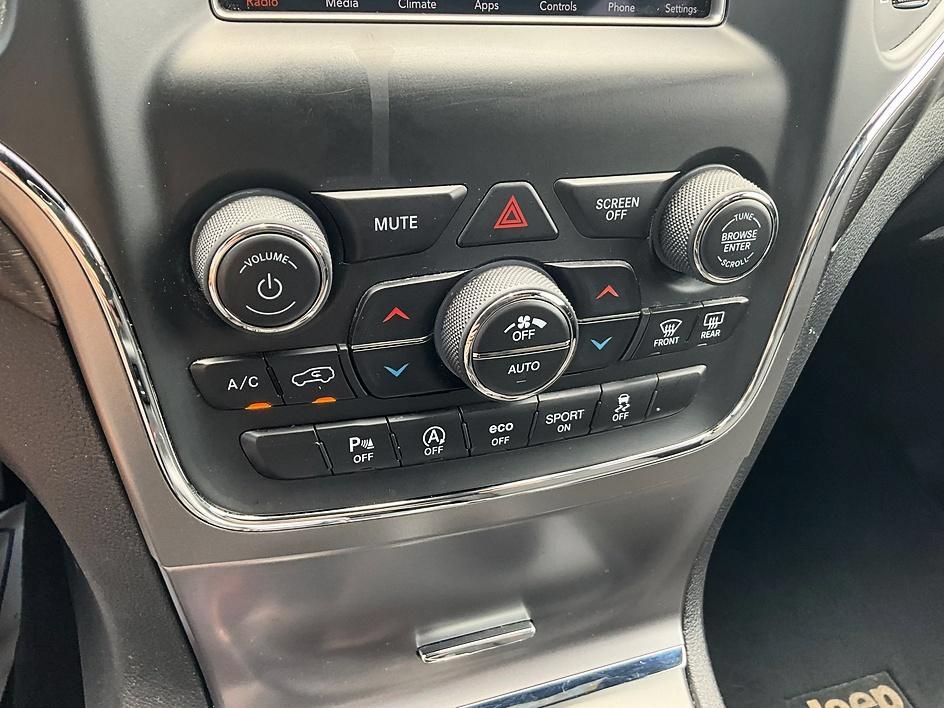 Used 2018 Jeep Grand Cherokee Laredo AWD/4WD image 22