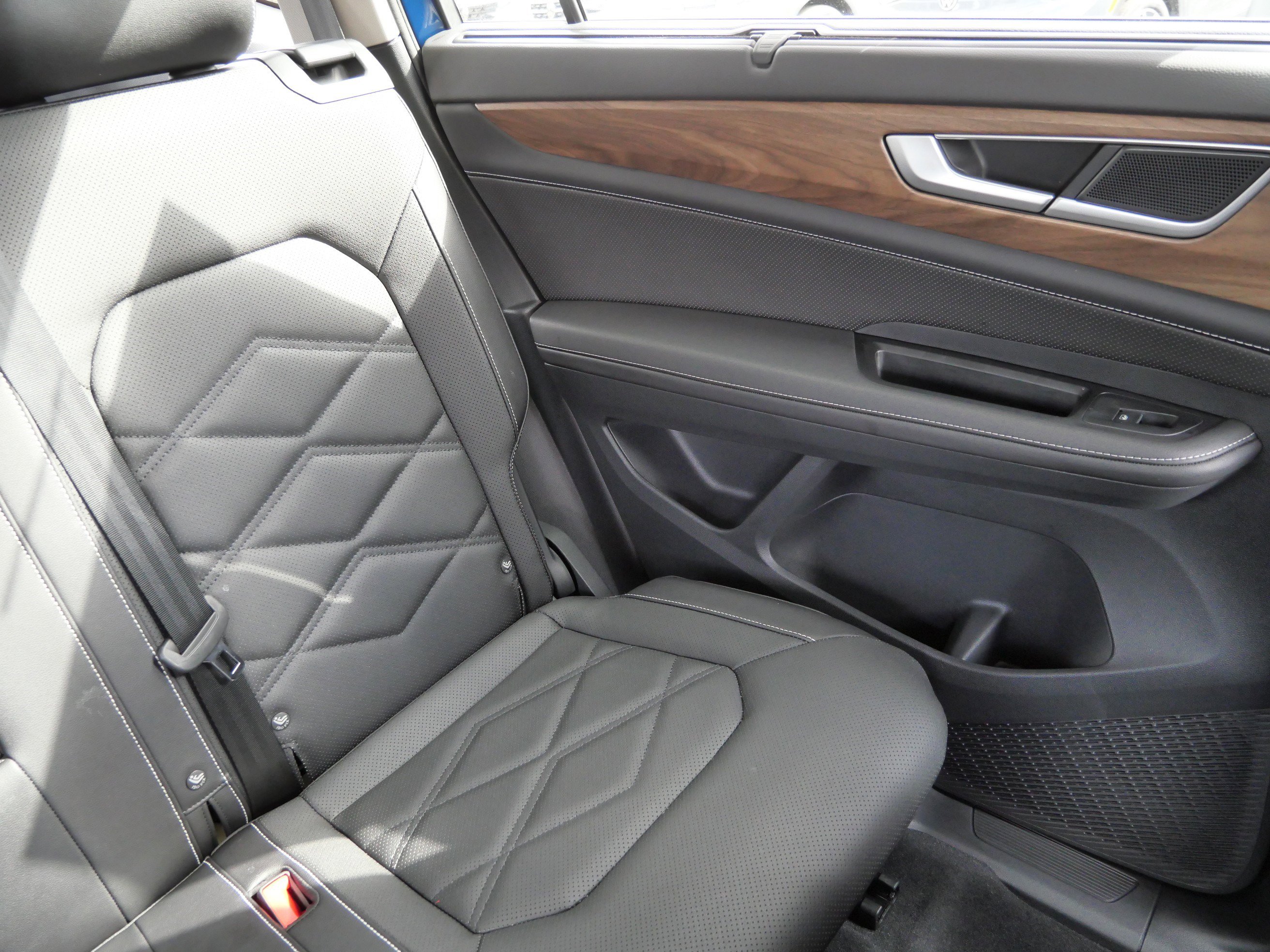 Certified 2025 Volkswagen Atlas SE image 14