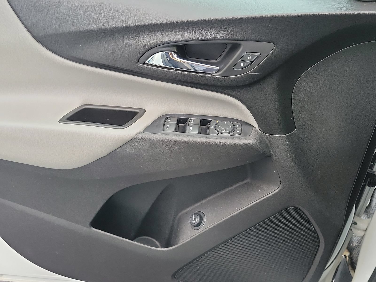 Used 2020 Chevrolet Equinox LT FWD image 16