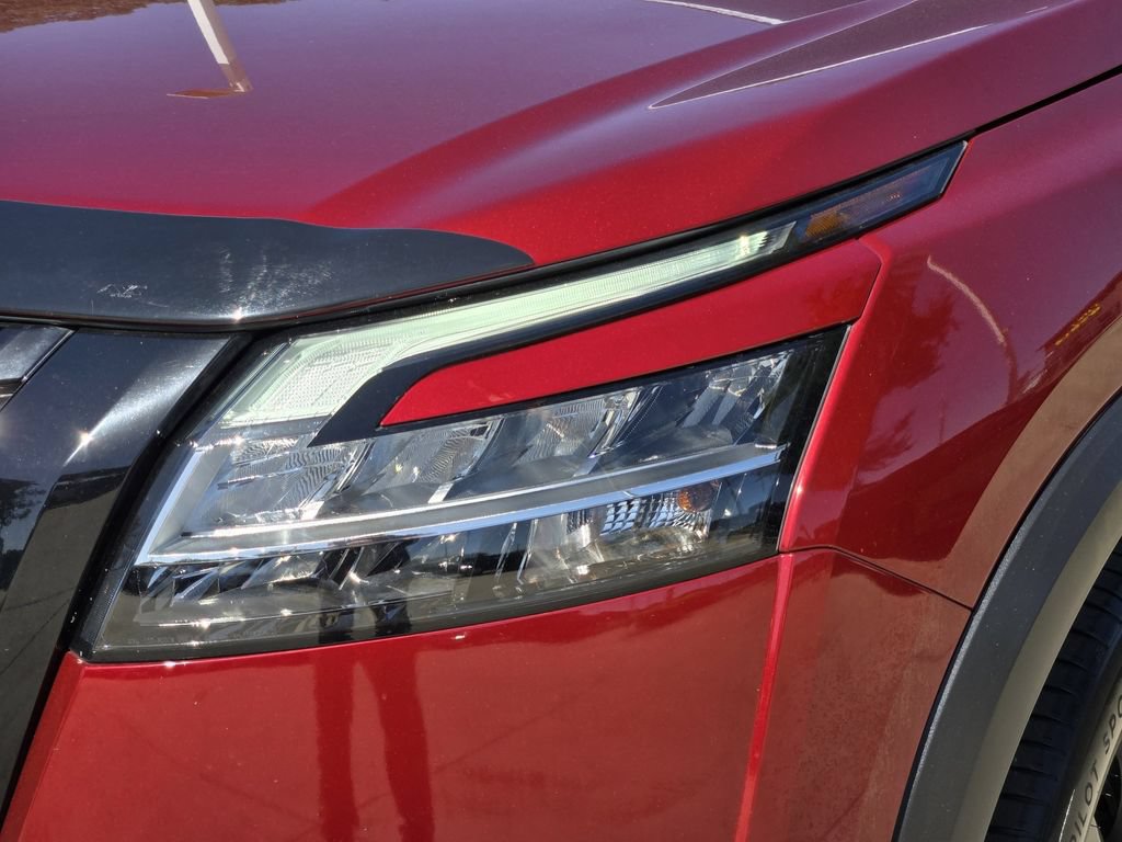 Used 2022 Nissan Pathfinder SV w/ SV Black Package FWD image 6