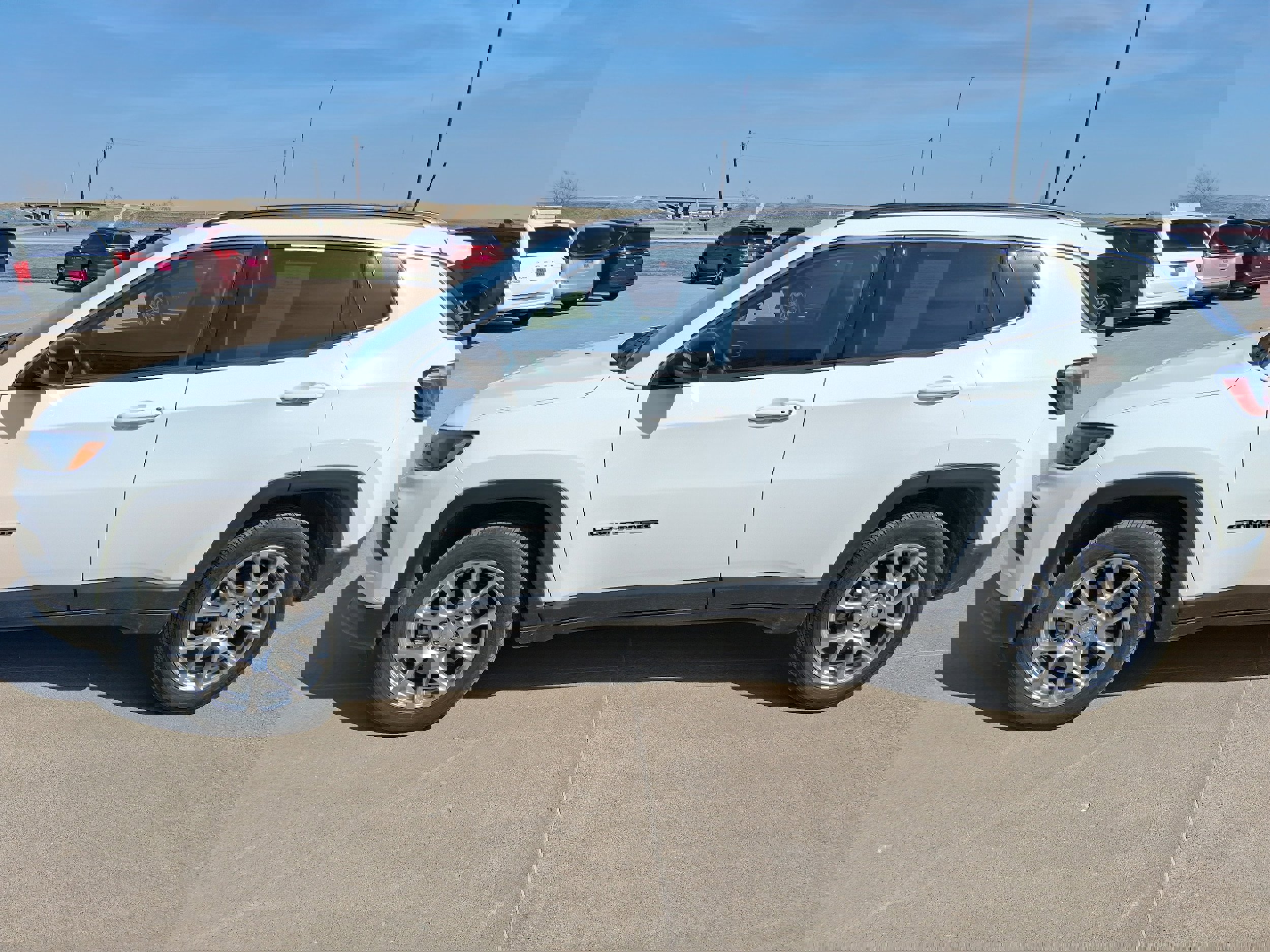 Used 2024 Jeep Compass Latitude image 3