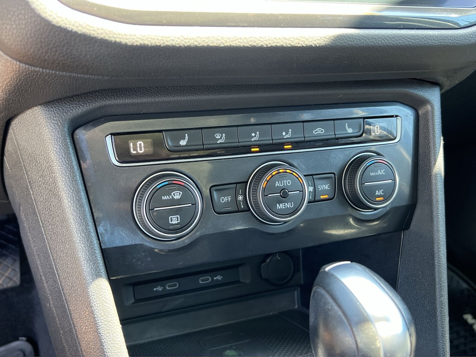 Used 2021 Volkswagen Tiguan SE AWD/4WD image 19